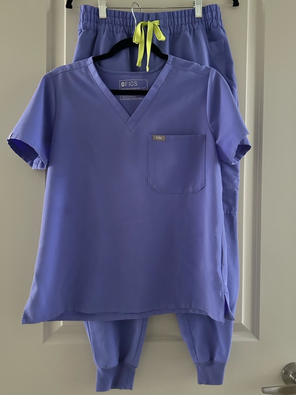 FIGS Scrub Set Small Lavender Purple Jogger Pants Women’s Medical Uniform